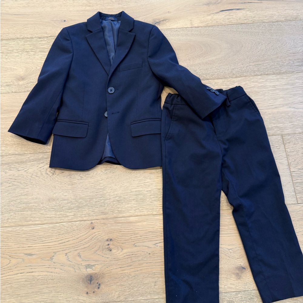 Boys size 6 navy blue suit